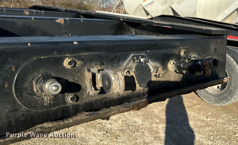 image for item DW2426 1995 Trail King Lowboy equipment trailer