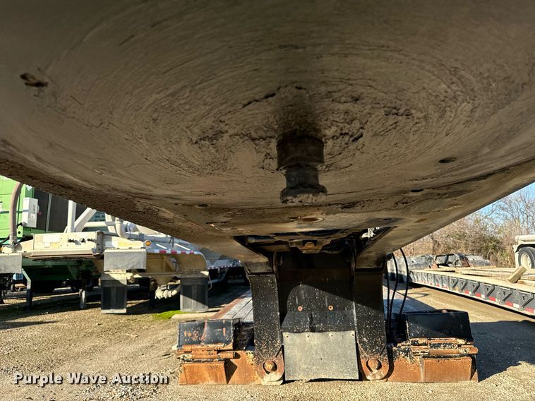 image for item DW2426 1995 Trail King Lowboy equipment trailer