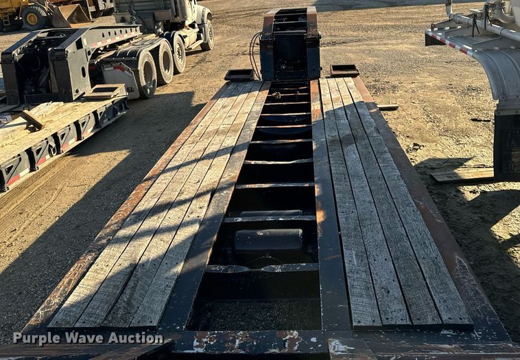 image for item DW2426 1995 Trail King Lowboy equipment trailer