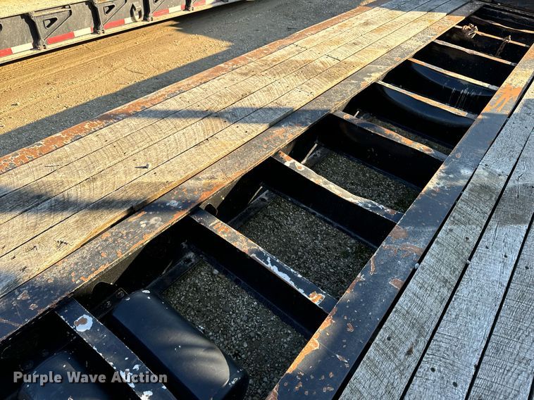 image for item DW2426 1995 Trail King Lowboy equipment trailer