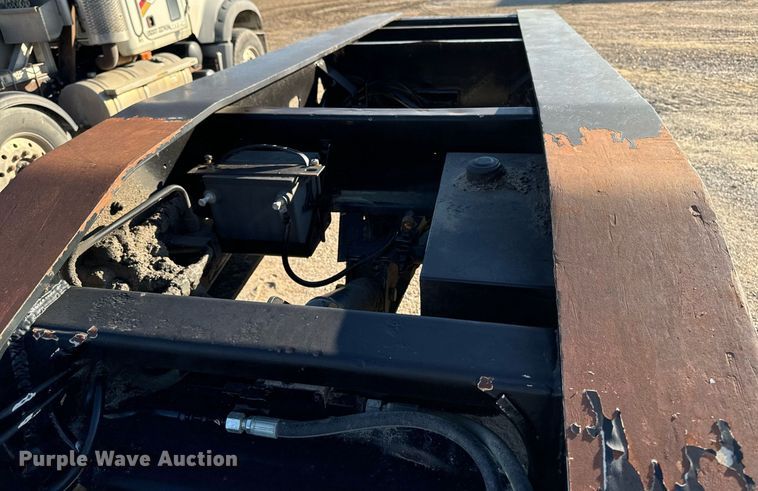 image for item DW2426 1995 Trail King Lowboy equipment trailer