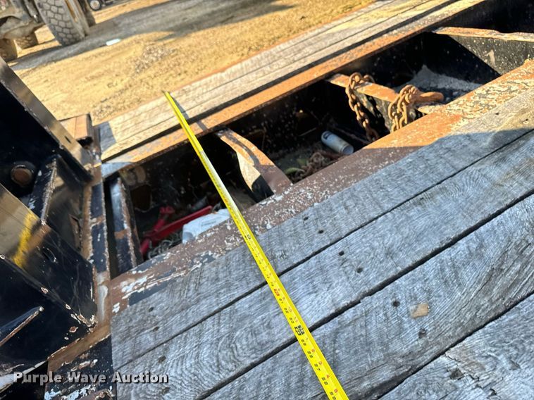 image for item DW2426 1995 Trail King Lowboy equipment trailer