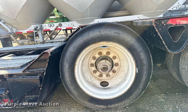 image for item DW2426 1995 Trail King Lowboy equipment trailer