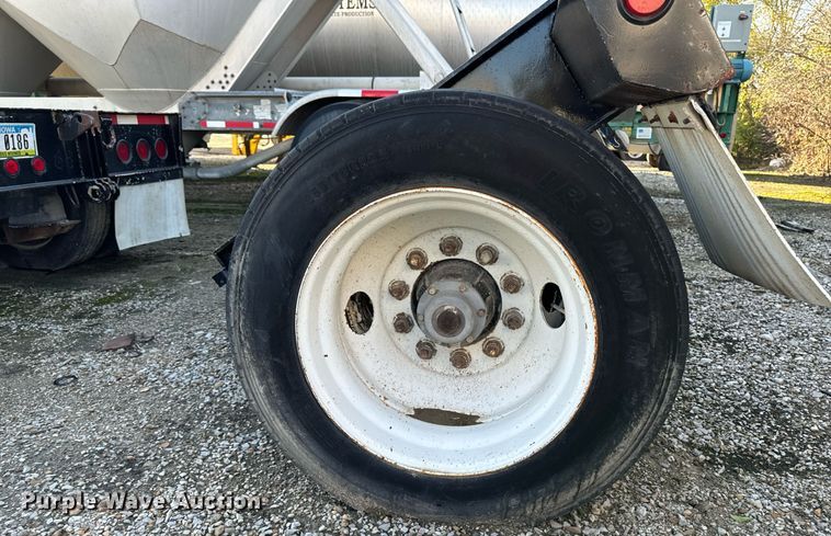 image for item DW2426 1995 Trail King Lowboy equipment trailer