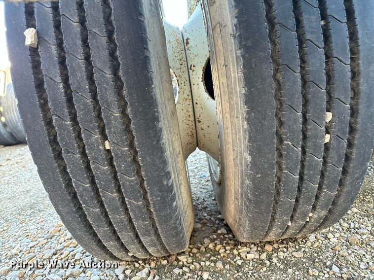 image for item DW2426 1995 Trail King Lowboy equipment trailer