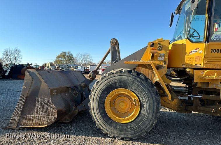 image for item DW2427 2000 Volvo L120C wheel loader