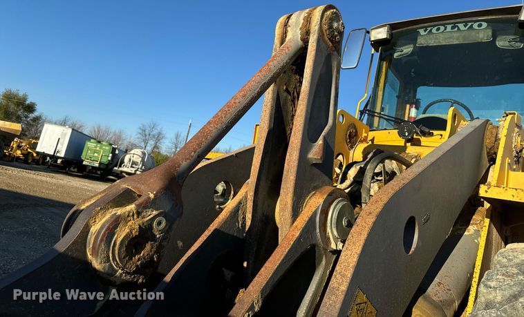 image for item DW2427 2000 Volvo L120C wheel loader