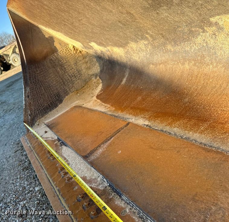 image for item DW2427 2000 Volvo L120C wheel loader