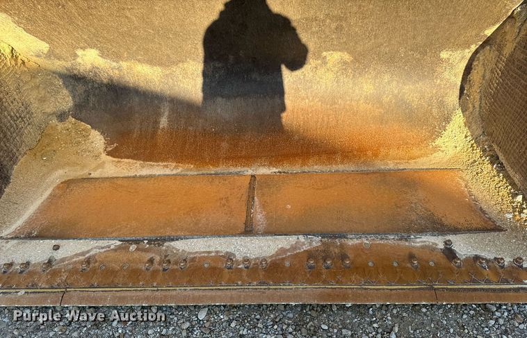 image for item DW2427 2000 Volvo L120C wheel loader