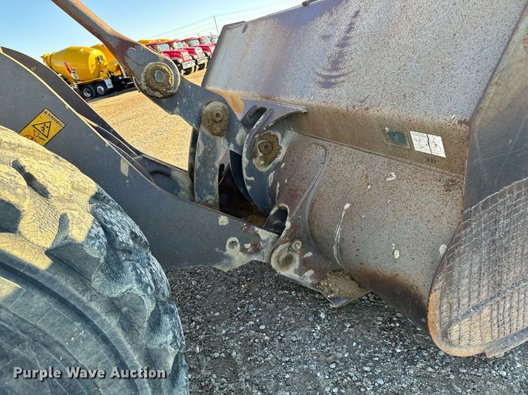 image for item DW2427 2000 Volvo L120C wheel loader