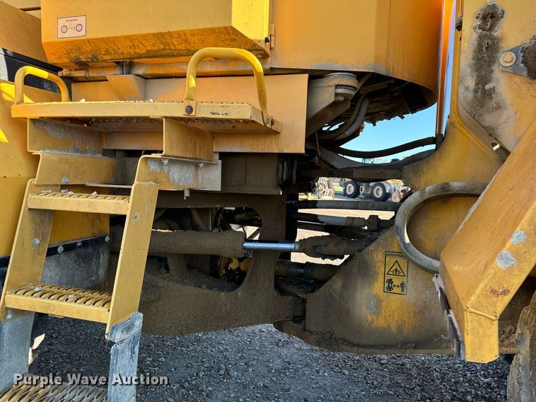 image for item DW2427 2000 Volvo L120C wheel loader