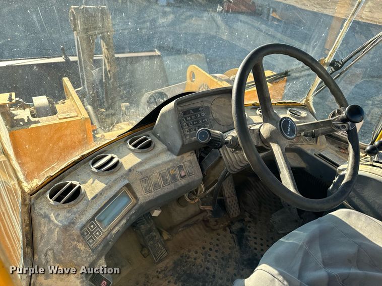 image for item DW2427 2000 Volvo L120C wheel loader
