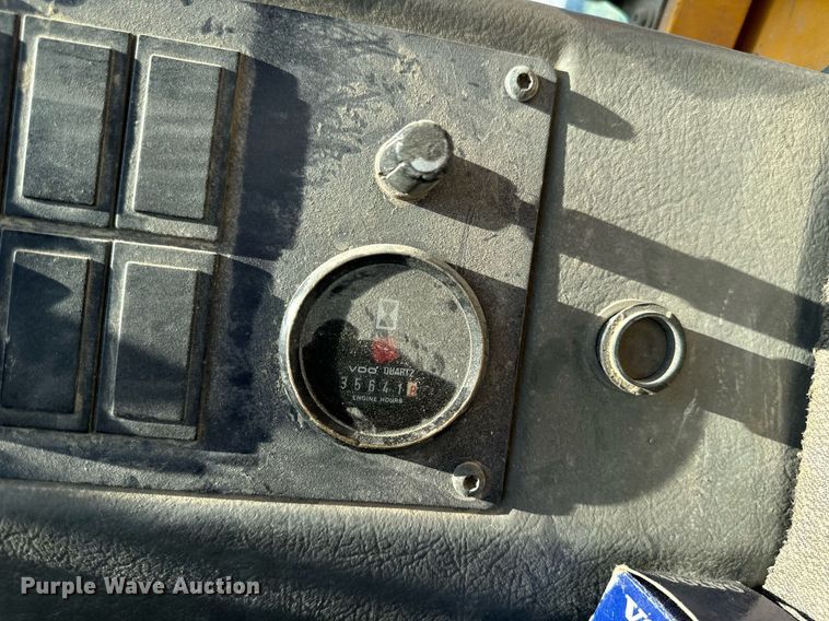 image for item DW2427 2000 Volvo L120C wheel loader