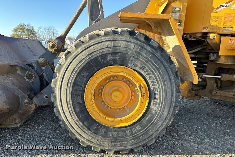 image for item DW2427 2000 Volvo L120C wheel loader