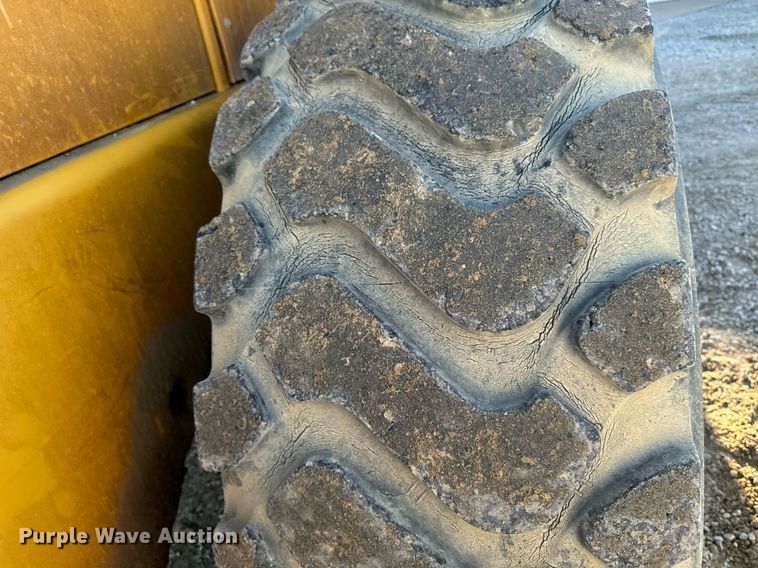 image for item DW2427 2000 Volvo L120C wheel loader