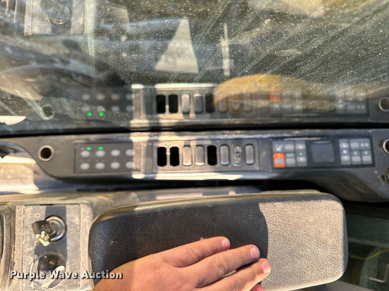 image for item DW2428 2008 Caterpillar 365C L excavator