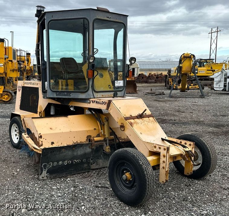 image for item DW2434 2003 Waldon Sweepmaster 250 broom