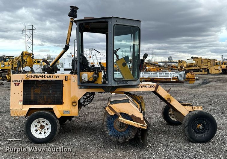 image for item DW2434 2003 Waldon Sweepmaster 250 broom