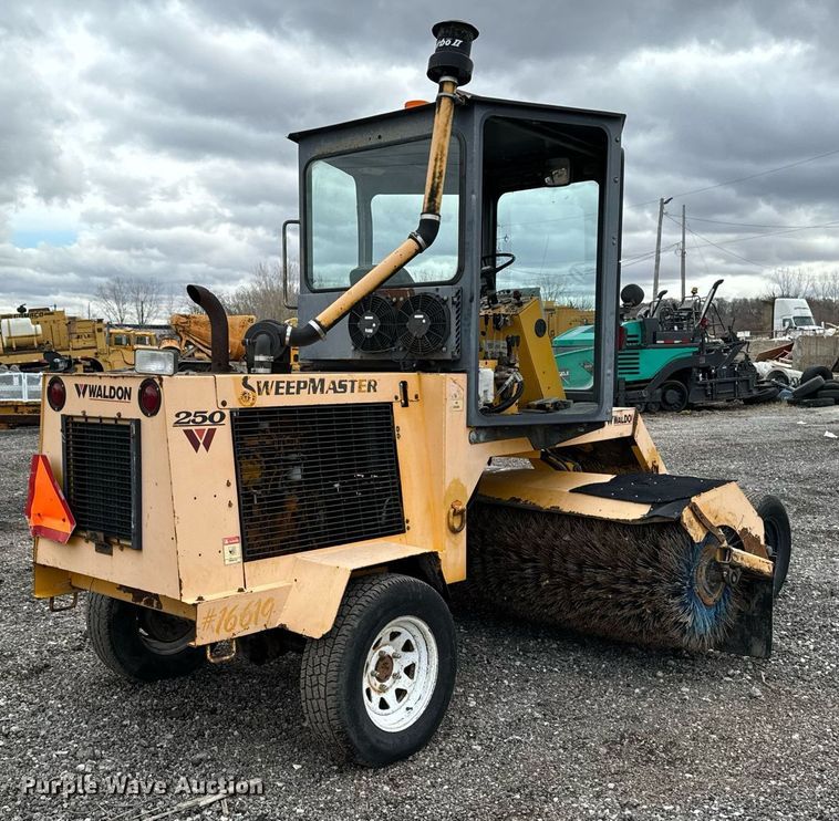 image for item DW2434 2003 Waldon Sweepmaster 250 broom