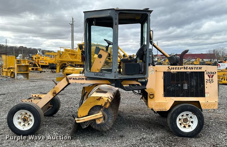 image for item DW2434 2003 Waldon Sweepmaster 250 broom