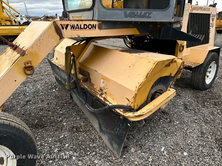 image for item DW2434 2003 Waldon Sweepmaster 250 broom