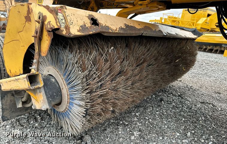 image for item DW2434 2003 Waldon Sweepmaster 250 broom