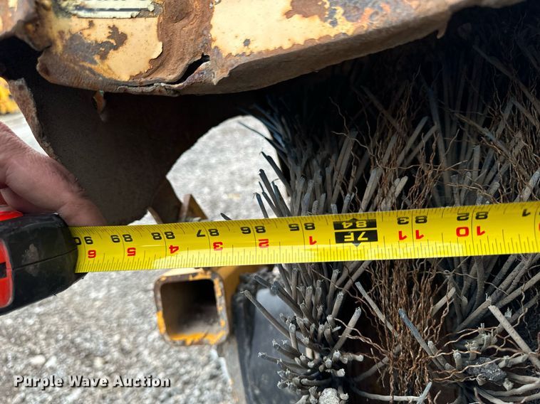 image for item DW2434 2003 Waldon Sweepmaster 250 broom