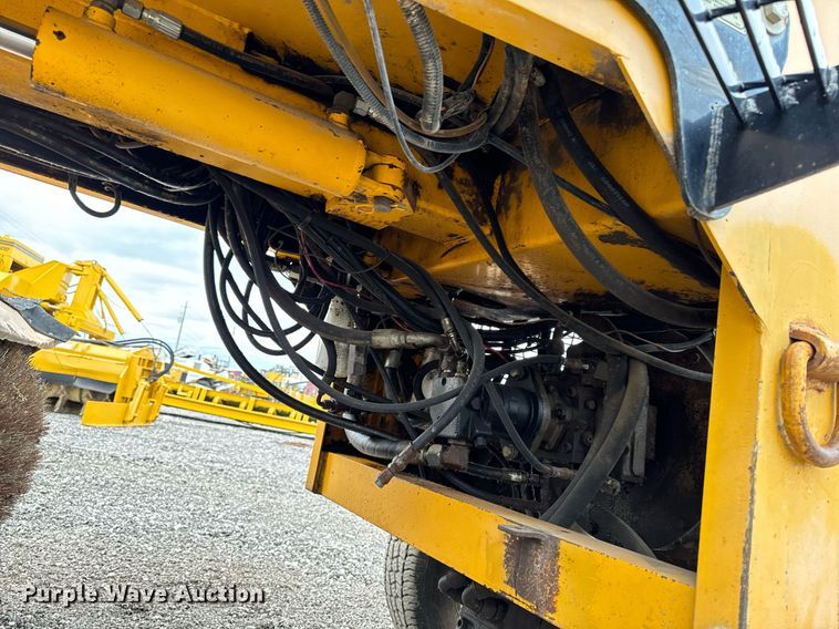 image for item DW2434 2003 Waldon Sweepmaster 250 broom