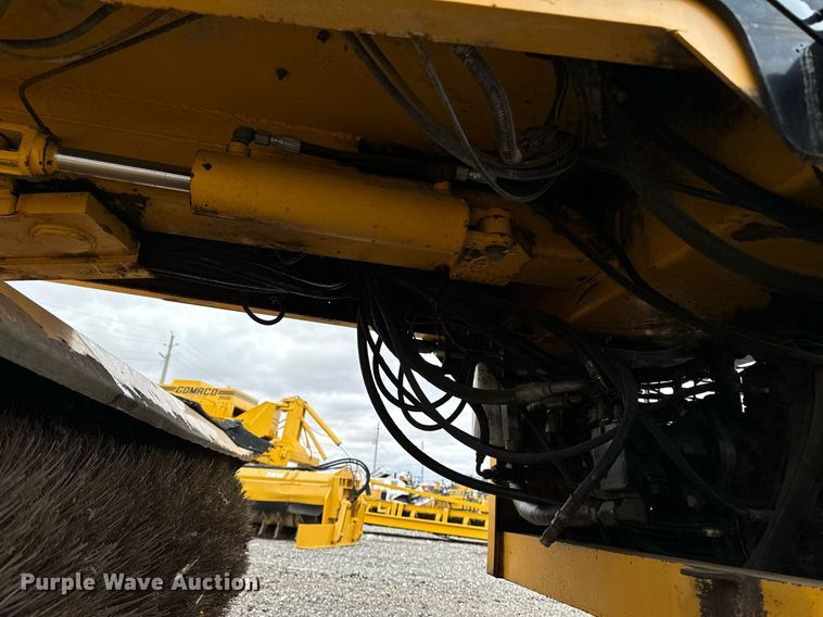 image for item DW2434 2003 Waldon Sweepmaster 250 broom