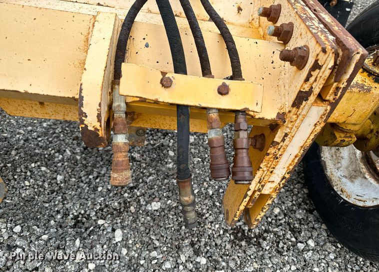 image for item DW2434 2003 Waldon Sweepmaster 250 broom