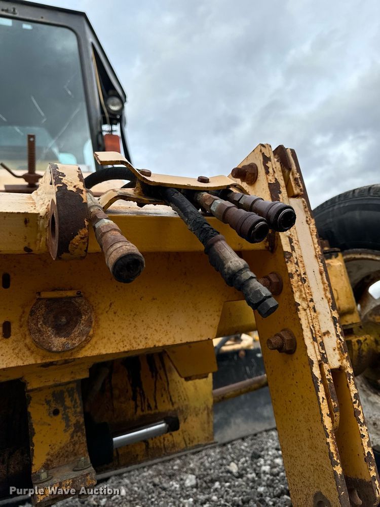 image for item DW2434 2003 Waldon Sweepmaster 250 broom