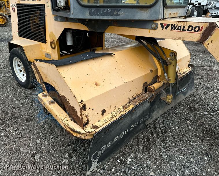 image for item DW2434 2003 Waldon Sweepmaster 250 broom