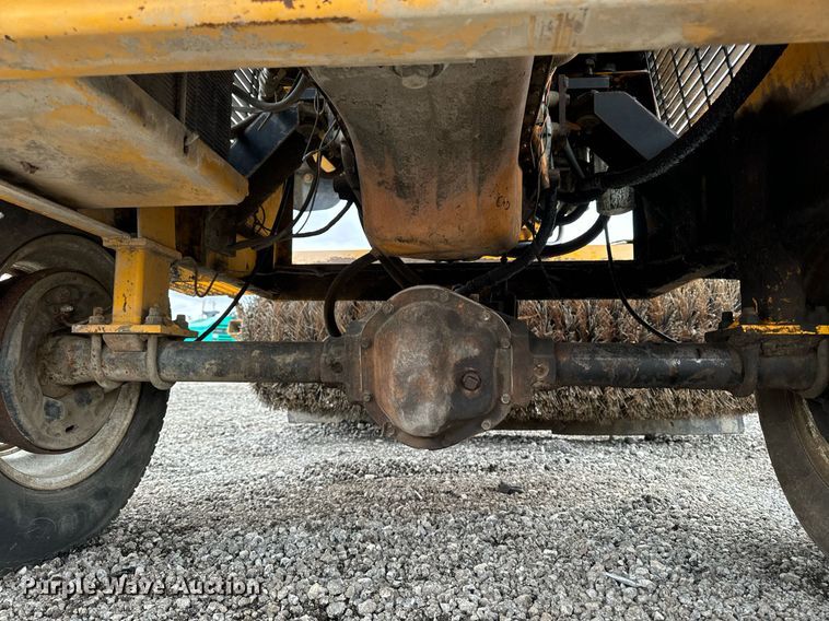 image for item DW2434 2003 Waldon Sweepmaster 250 broom