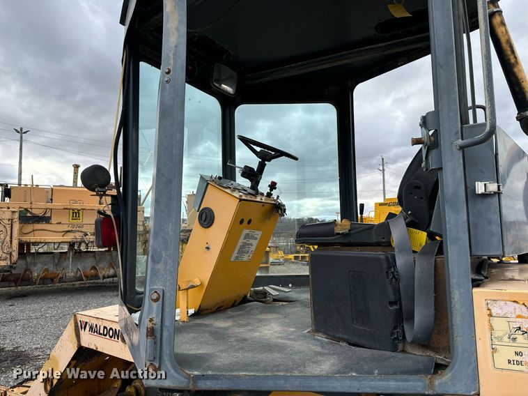 image for item DW2434 2003 Waldon Sweepmaster 250 broom