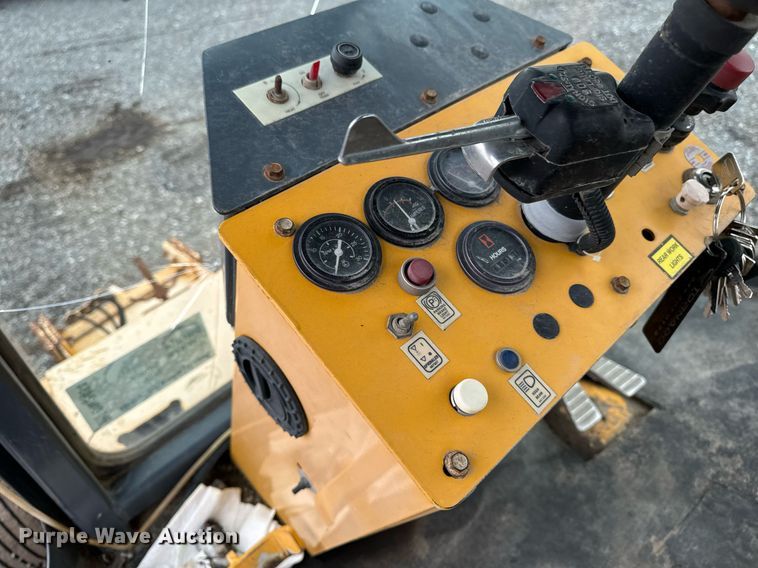 image for item DW2434 2003 Waldon Sweepmaster 250 broom