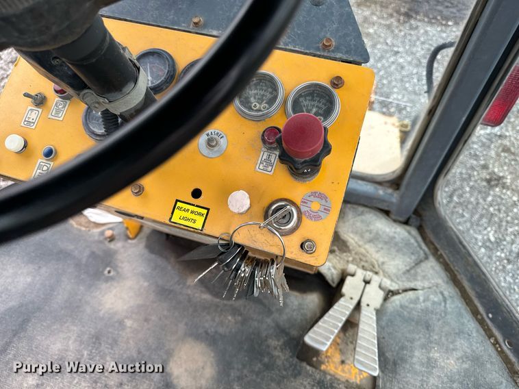 image for item DW2434 2003 Waldon Sweepmaster 250 broom