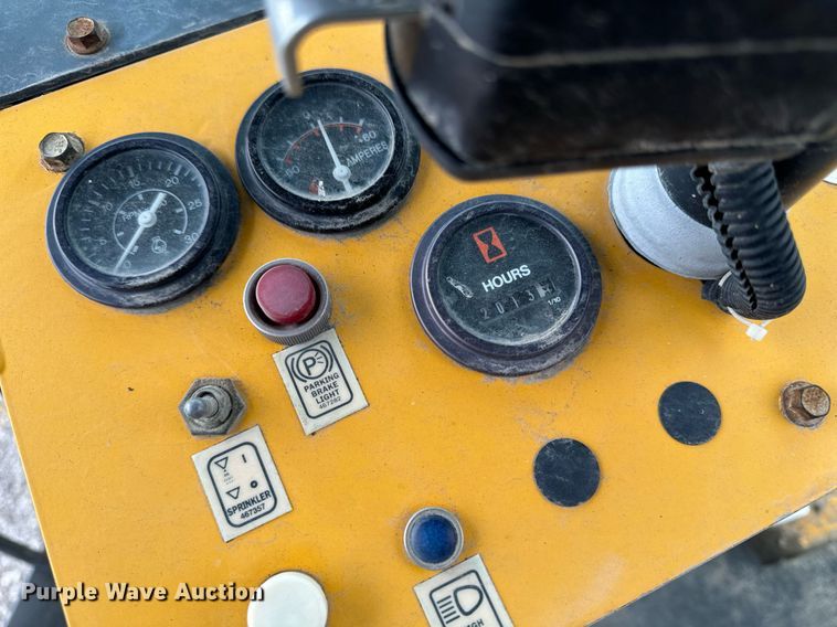 image for item DW2434 2003 Waldon Sweepmaster 250 broom