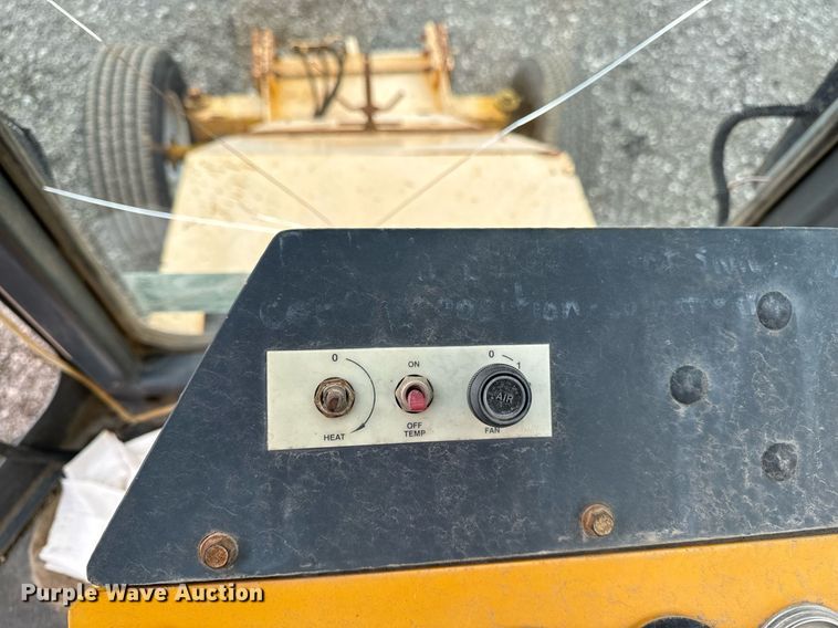 image for item DW2434 2003 Waldon Sweepmaster 250 broom