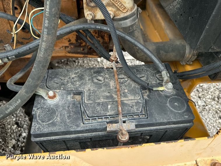 image for item DW2434 2003 Waldon Sweepmaster 250 broom