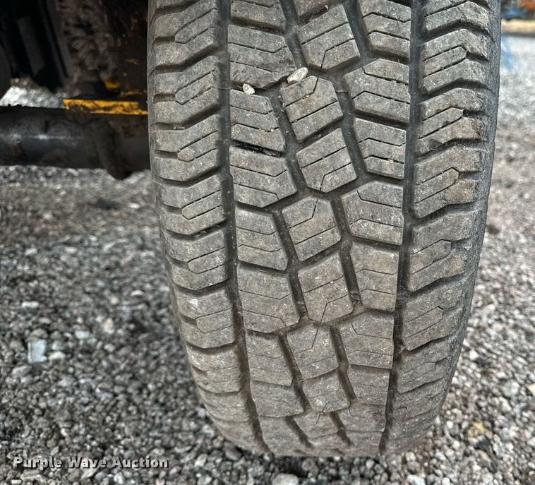 image for item DW2434 2003 Waldon Sweepmaster 250 broom