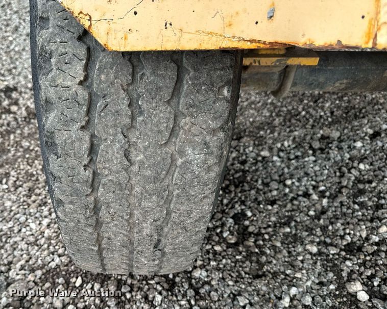 image for item DW2434 2003 Waldon Sweepmaster 250 broom