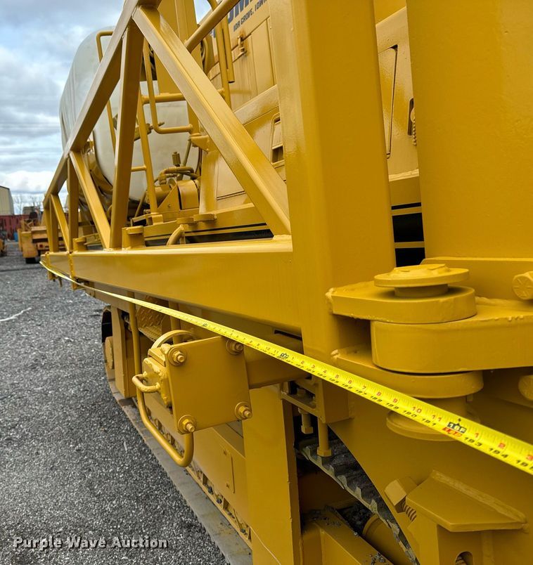 image for item DW2435 1988 Gomaco 9500 trimmer