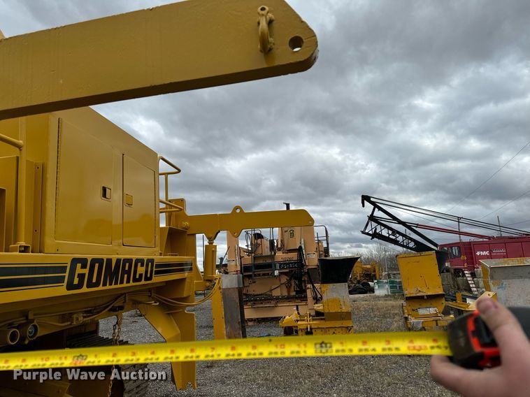 image for item DW2435 1988 Gomaco 9500 trimmer