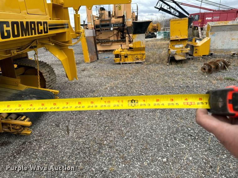 image for item DW2435 1988 Gomaco 9500 trimmer