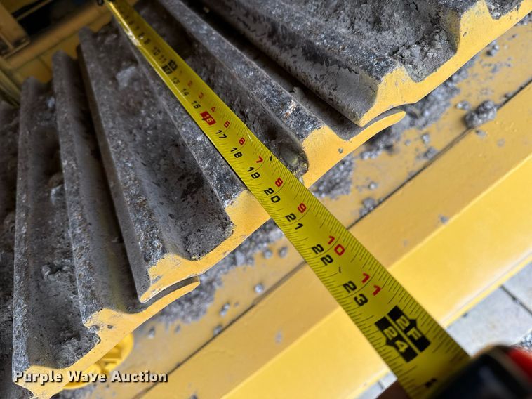 image for item DW2435 1988 Gomaco 9500 trimmer