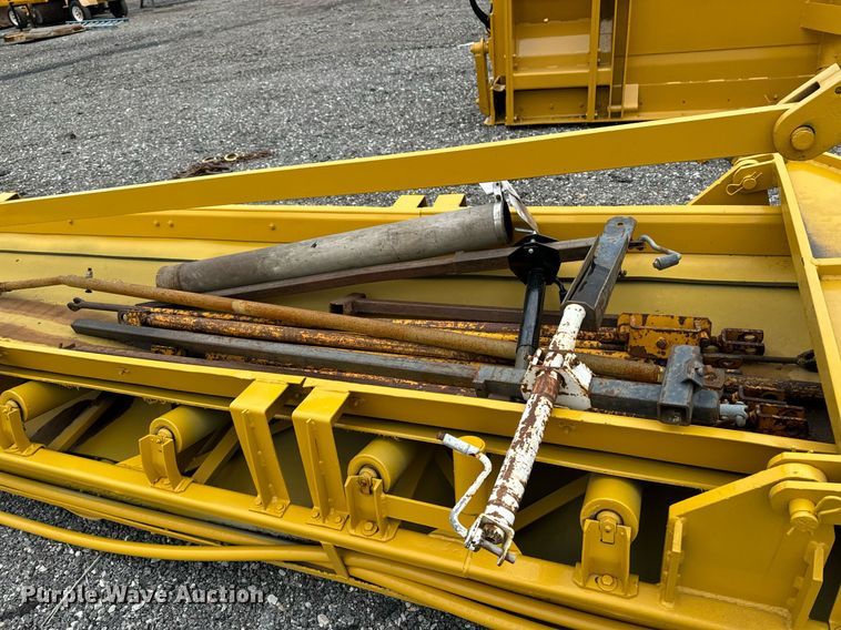 image for item DW2435 1988 Gomaco 9500 trimmer