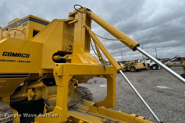 image for item DW2435 1988 Gomaco 9500 trimmer