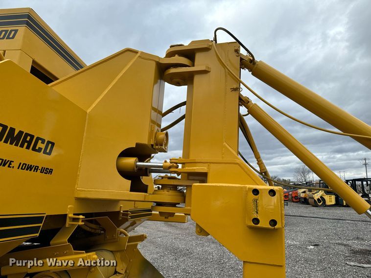 image for item DW2435 1988 Gomaco 9500 trimmer