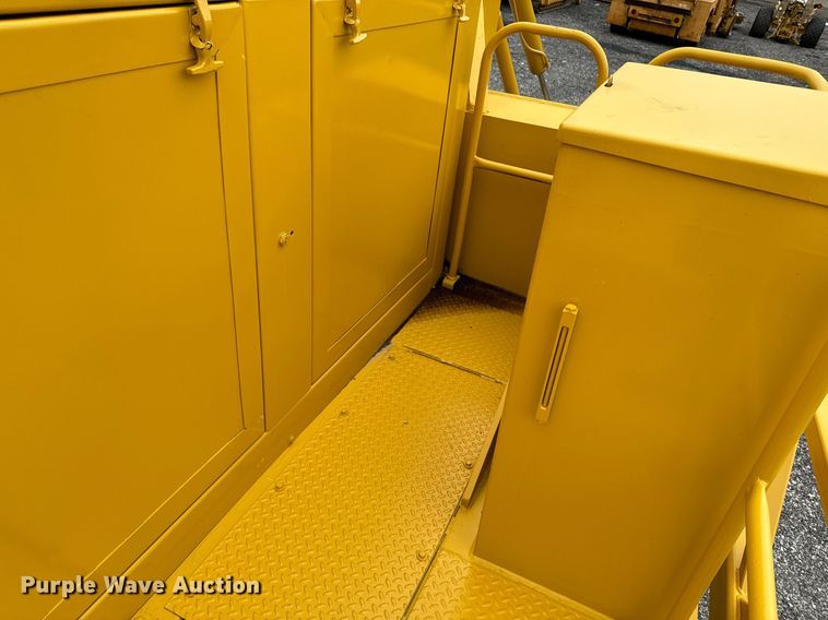 image for item DW2435 1988 Gomaco 9500 trimmer