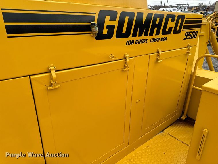 image for item DW2435 1988 Gomaco 9500 trimmer